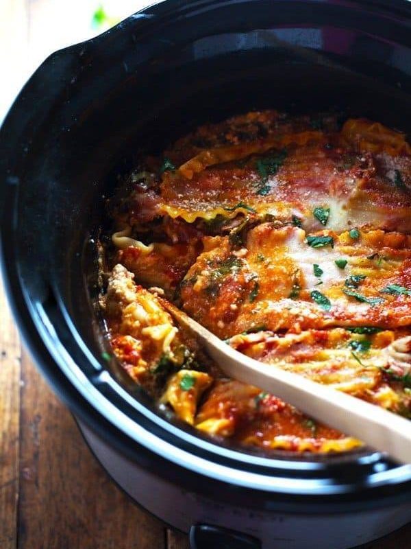 Super Easy Skinny Veggie Crockpot Lasagna - a handful of simple ingredients for a healthy family dinner. | https://science-daily.site