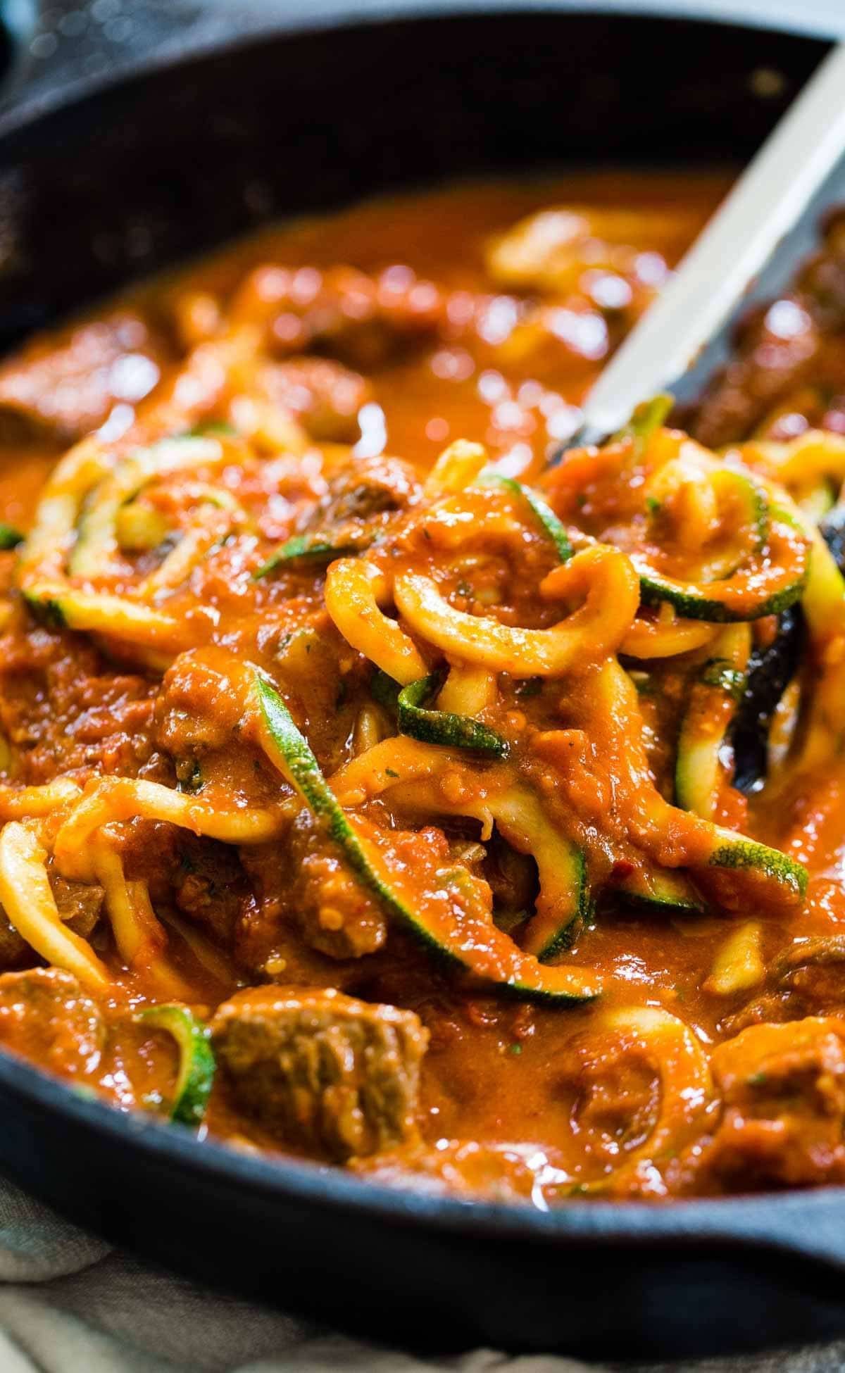Only 4 ingredients and 20 minutes to make this Creamy Vodka Steak Pasta on zucchini noodles! So very simple and so delicious! | pinchofyum.com