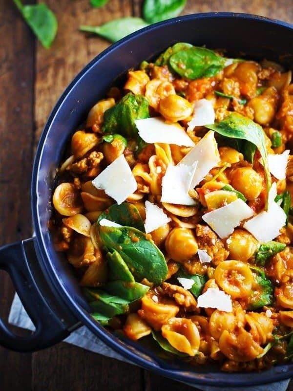 Simple San Marzano Pasta e Fagioli - this comforting dish is easy to prepare and FULL of flavor. Healthy, too! | pinchofyum.com